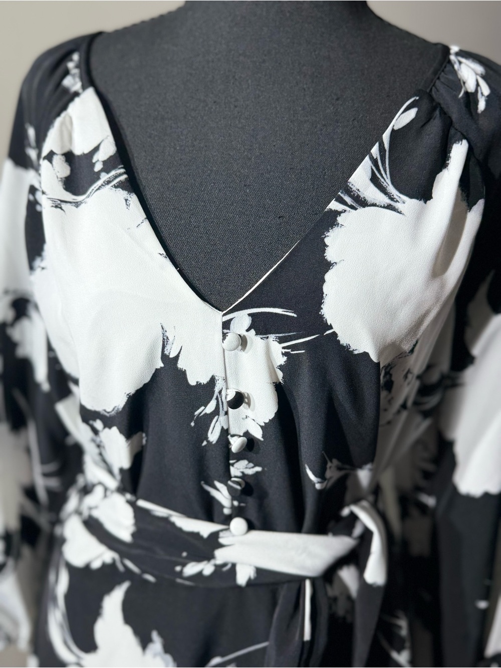 Karl Lagerfeld Paris Black & White Floral Midi Dress Size 6 - Picture 9 of 13